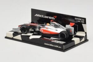 McLaren Mercedes MP4-24 #1 L. Hamilton Showcar 2009 Minichamps 1:43 530094371 Metāls — attēls 3 no 5