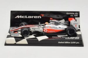 McLaren Mercedes MP4-24 #1 L. Hamilton Showcar 2009 Minichamps 1:43 530094371 Metāls