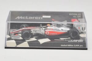 McLaren Mercedes MP4-24 #1 L. Hamilton Showcar 2009 Minichamps 1:43 530094371 Metāls — attēls 5 no 5