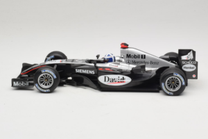 McLaren MP4/19 Mercedes D. Coulthard F1 2004 Minichamps 1:18 530041805 Metāls — attēls 3 no 7