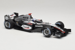 McLaren MP4/19 Mercedes D. Coulthard F1 2004 Minichamps 1:18 530041805 Metāls — attēls 4 no 7