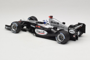 McLaren MP4/19 Mercedes D. Coulthard F1 2004 Minichamps 1:18 530041805 Metāls — attēls 5 no 7