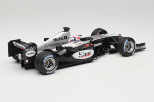 McLaren MP4/19 Mercedes K. Raikkonen F1 2004 Minichamps 1:18 530041806 Metāls — attēls 2 no 7