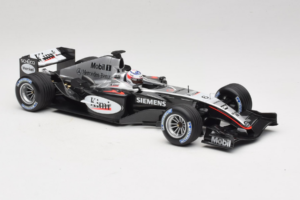 McLaren MP4/19 Mercedes K. Raikkonen F1 2004 Minichamps 1:18 530041806 Metāls — attēls 4 no 7