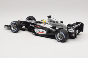 McLaren MP4/19 Mercedes L. Hamilton Autosport Young Driver Test Silverstone 2004 Minichamps 1:18 530044418 Metāls — attēls 5 no 7