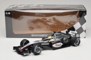 McLaren MP4/19 Mercedes L. Hamilton Autosport Young Driver Test Silverstone 2004 Minichamps 1:18 530044418 Metāls — attēls 7 no 7