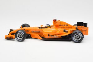 McLaren MP4-20 Mercedes P. de la Rosa Interim Test Car 2006 Minichamps 1:18 530061894 Metāls — attēls 3 no 6