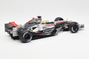McLaren Mercedes MP4-21 #4 J.P. Montoya F1 2006 Minichamps 1:18 530061804 Metāls — attēls 2 no 6