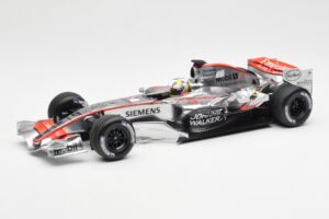 McLaren Mercedes MP4-21 #4 J.P. Montoya F1 2006 Minichamps 1:18 530061804 Metāls