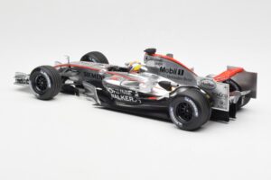 McLaren Mercedes MP4-21 #4 J.P. Montoya F1 2006 Minichamps 1:18 530061804 Metāls — attēls 5 no 6