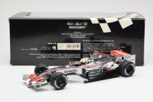 McLaren Mercedes MP4-21 #4 J.P. Montoya F1 2006 Minichamps 1:18 530061804 Metāls — attēls 6 no 6