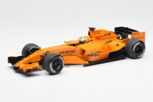 McLaren MP4-21 Mercedes #4 J.P. Montoya Interim Livery 2006 Minichamps 1:18 530061874 Metāls