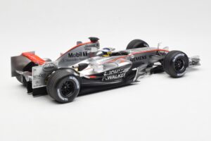 McLaren Mercedes MP4-21 P. de la Rosa F1 Showcar 2006 Minichamps 1:18 B66962346 Metāls — attēls 2 no 6
