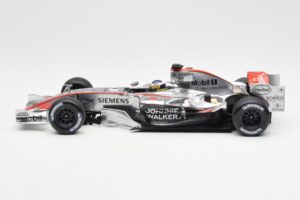 McLaren Mercedes MP4-21 P. de la Rosa F1 Showcar 2006 Minichamps 1:18 B66962346 Metāls — attēls 3 no 6