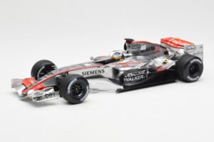 McLaren Mercedes MP4-21 P. de la Rosa F1 Showcar 2006 Minichamps 1:18 B66962346 Metāls