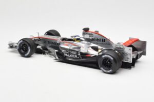 McLaren Mercedes MP4-21 P. de la Rosa F1 Showcar 2006 Minichamps 1:18 B66962346 Metāls — attēls 5 no 6