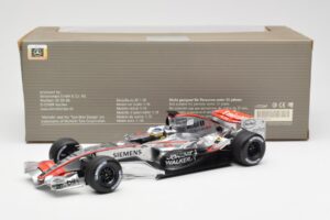 McLaren Mercedes MP4-21 P. de la Rosa F1 Showcar 2006 Minichamps 1:18 B66962346 Metāls — attēls 6 no 6