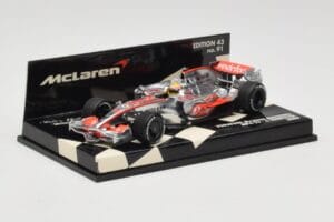 McLaren Mercedes MP4-23 #22 L. Hamilton Race Car 2008 Minichamps 1:43 530084322 Metāls — attēls 2 no 5