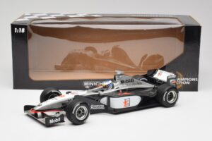 McLaren MP4/13 #8 M. Hakkinen F1 World Champion 1998 Minichamps 1:18 18690008 Metāls — attēls 6 no 7