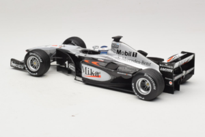 McLaren MP4-15 #1 M. Hakkinen F1 2000 Minichamps 1:18 B66962117 Metāls — attēls 5 no 6
