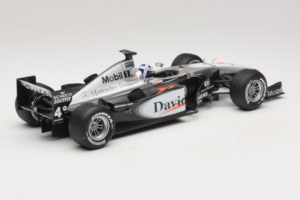 McLaren MP4-16 Mercedes #3 D. Coulthard F1 2001 Hot Wheels 1:18 50199 Metāls — attēls 2 no 6