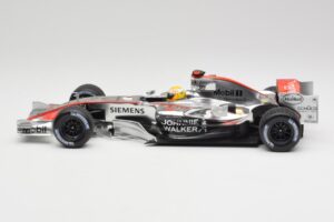 McLaren MP4-25 Mercedes #2 L. Hamilton Showcar 2010 Minichamps 1:18 110100006-R1 Metāls — attēls 3 no 6