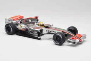 McLaren MP4-25 Mercedes #2 L. Hamilton Showcar 2010 Minichamps 1:18 110100006-R1 Metāls — attēls 4 no 6
