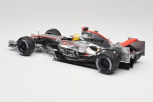 McLaren MP4-25 Mercedes #2 L. Hamilton Showcar 2010 Minichamps 1:18 110100006-R1 Metāls — attēls 5 no 6