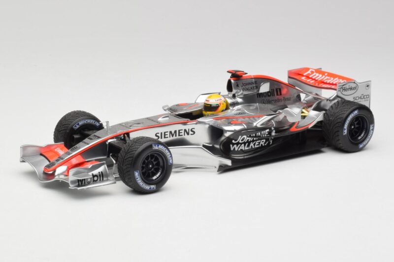 McLaren MP4-25 Mercedes #2 L. Hamilton Showcar 2010 Minichamps 1:18 110100006-R1 Metāls
