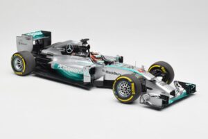 Mercedes AMG Petronas W05 #44 L. Hamilton F1 World Champion 2014 Minichamps 1:18 186140044 Metāls — attēls 4 no 7