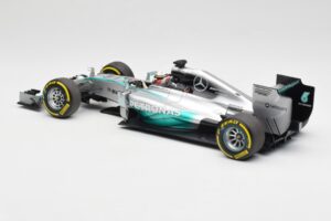 Mercedes AMG Petronas W05 #44 L. Hamilton F1 World Champion 2014 Minichamps 1:18 186140044 Metāls — attēls 5 no 7