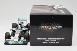 Mercedes AMG Petronas W05 #44 L. Hamilton F1 World Champion 2014 Minichamps 1:18 186140044 Metāls — attēls 6 no 7