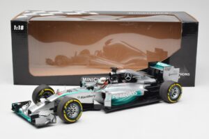 Mercedes AMG Petronas W05 #44 L. Hamilton F1 World Champion 2014 Minichamps 1:18 186140044 Metāls — attēls 7 no 7