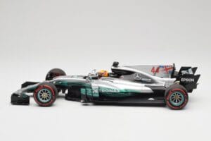Mercedes AMG W08 EQ Power+ Petronas #44 L. Hamilton F1 World Champion 2017 Minichamps 1:18 186170044 Sveķi — attēls 3 no 7