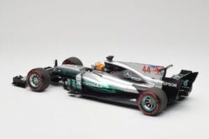 Mercedes AMG W08 EQ Power+ Petronas #44 L. Hamilton F1 World Champion 2017 Minichamps 1:18 186170044 Sveķi — attēls 5 no 7