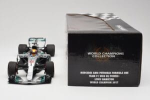 Mercedes AMG W08 EQ Power+ Petronas #44 L. Hamilton F1 World Champion 2017 Minichamps 1:18 186170044 Sveķi — attēls 6 no 7