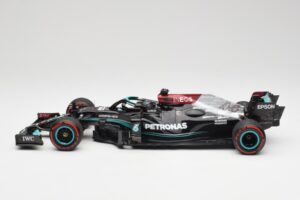Mercedes AMG W12 Petronas #44 L. Hamilton Spanish GP 100th Pole 2021 Minichamps 1:18 110210444 Sveķi — attēls 3 no 7