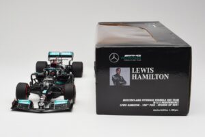 Mercedes AMG W12 Petronas #44 L. Hamilton Spanish GP 100th Pole 2021 Minichamps 1:18 110210444 Sveķi — attēls 6 no 7