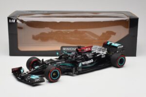 Mercedes AMG W12 Petronas #44 L. Hamilton Spanish GP 100th Pole 2021 Minichamps 1:18 110210444 Sveķi — attēls 7 no 7