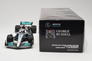 Mercedes AMG W13 E Performance Petronas #63 G. Russell Brazilian GP 1st Win 2022 Minichamps 1:18 110222163 Sveķi — attēls 6 no 7