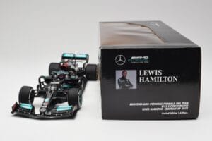 Mercedes AMG W12 #44 L. Hamilton Bahrain GP 2021 Minichamps 1:18 110210144 Metāls — attēls 7 no 7