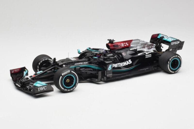 Mercedes AMG W12 #44 L. Hamilton Bahrain GP 2021 Minichamps 1:18 110210144 Metāls