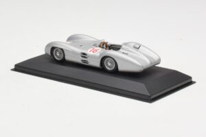 Mercedes W196 Streamliner #16 J.M. Fangio GP Italy Winner 1954 Minichamps 1:43 432543016 Metāls — attēls 3 no 4