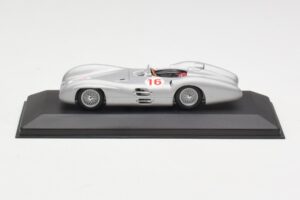 Mercedes W196 Streamliner #16 J.M. Fangio GP Italy Winner 1954 Minichamps 1:43 432543016 Metāls