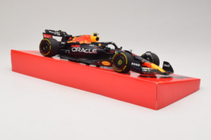 Red Bull Racing RB18 #1 M. Verstappen Oracle Winner Dutch GP 2022 Minichamps 1:18 113223501 Metāls — attēls 4 no 7