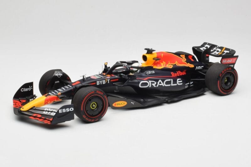 Oracle Red Bull Racing RB18 #1 M. Verstappen Winner Belgian GP 2022 Minichamps 1:18 110221401 Metāls