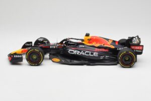 Oracle Red Bull Racing RB18 #1 M. Verstappen Winner Italian GP 2022 Minichamps 1:18 110221601 Metāls — attēls 3 no 7