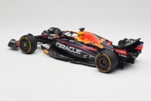 Oracle Red Bull Racing RB18 #1 M. Verstappen Winner Italian GP 2022 Minichamps 1:18 110221601 Metāls — attēls 5 no 7