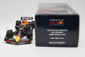 Oracle Red Bull Racing RB18 #1 M. Verstappen Winner Italian GP 2022 Minichamps 1:18 110221601 Metāls — attēls 6 no 7