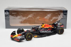 Oracle Red Bull Racing RB18 #1 M. Verstappen Winner Italian GP 2022 Minichamps 1:18 110221601 Metāls — attēls 7 no 7